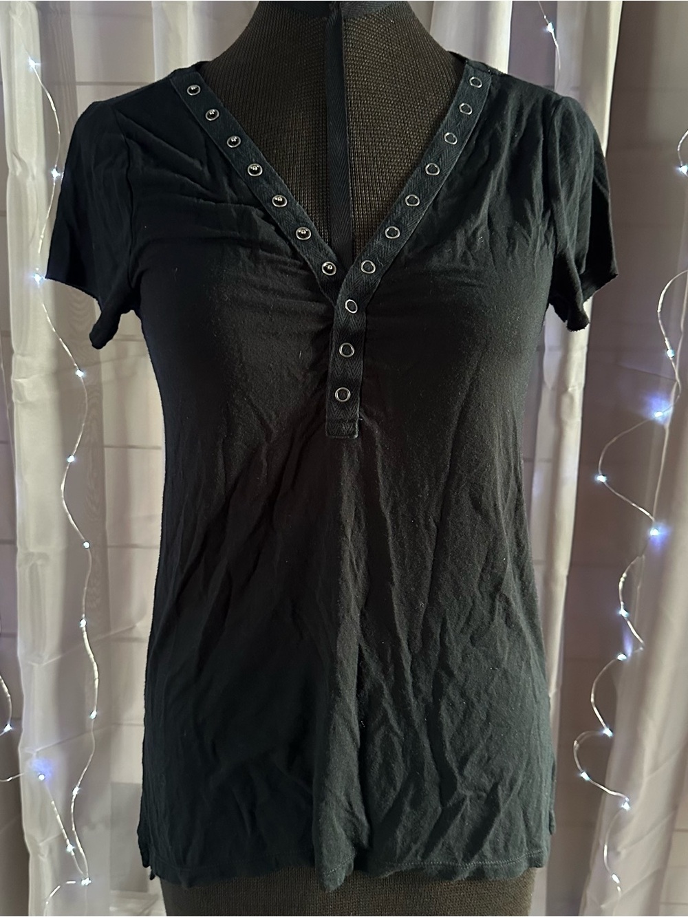 Women’s American Eagle baggy black soft & sexy T snap button V-neck open back Xs